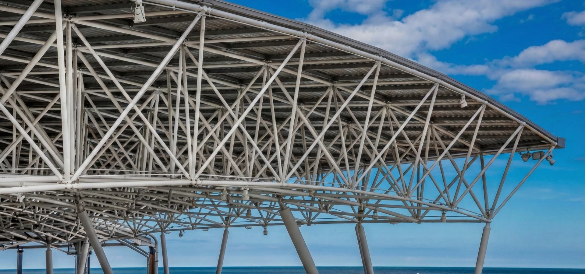 Güçlü ve Hafif Yapılar İçin Uzay Çatı Çözümleri